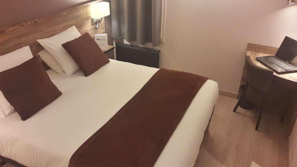 Brit Hotel Confort Pau Lons Bilik gambar