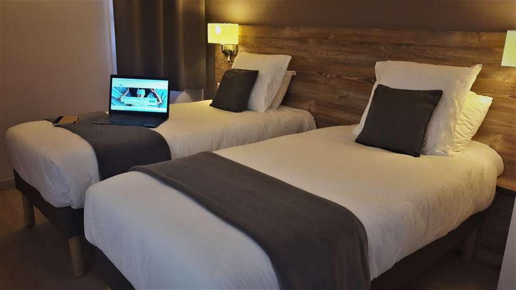 Brit Hotel Confort Pau Lons Bilik gambar