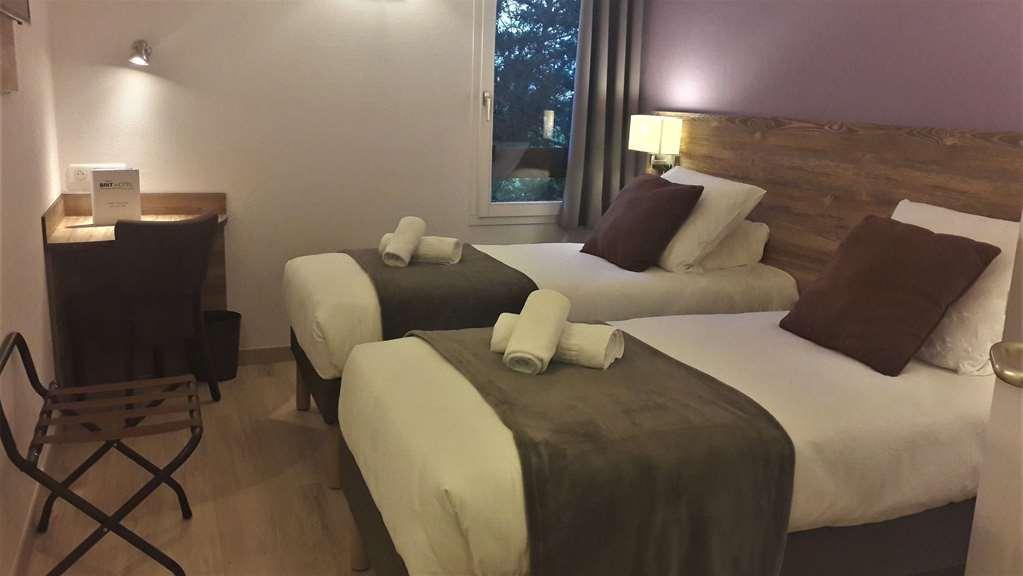 Brit Hotel Confort Pau Lons Bilik gambar