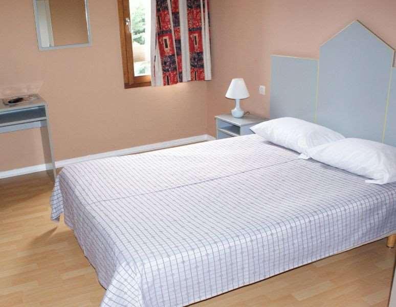 Brit Hotel Confort Pau Lons Bilik gambar